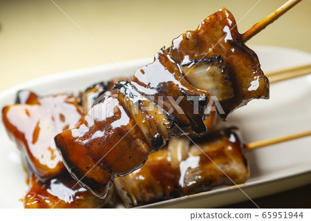 Delicious yakitori grilled on charcoal Delicious yakitori grilled on charcoal 65951944