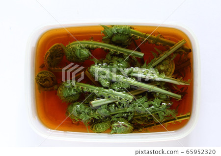 烹飪過程中的一碟垃圾 烹飪過程中的一碟垃圾 65952320