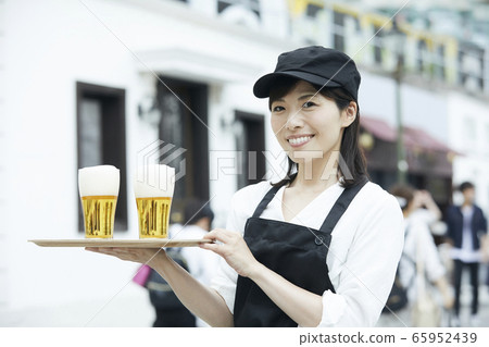 Beer garden young woman 65952439