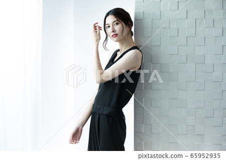 Female beauty 65952935