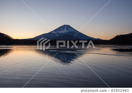 Yamanashi Prefecture Mt. Fuji Shoji Lake Asahi Winter Yamanashi Prefecture Mt. Fuji Shoji Lake Asahi Winter 65952943