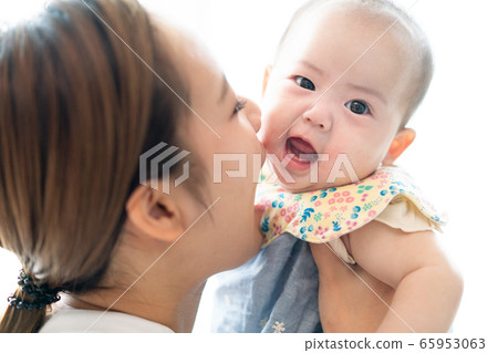 Baby parent-child mother newborn Baby parent-child mother newborn 65953063