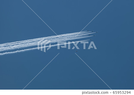 Blue Impulse sending thanks and ale to medical staff Blue Impulse sending thanks and ale to medical staff 65953294