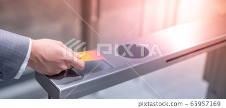 Using smart card to open automatic gate 65957169