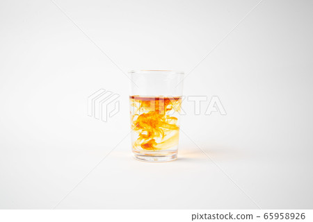 一杯水漱口水漱口水杯 65958926