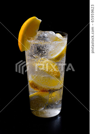 冷凍高球和檸檬酸 冷凍高球和檸檬酸 65959623