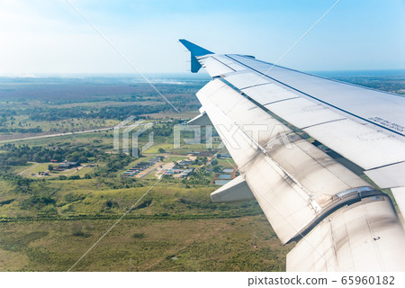 Flight to Cuba Flying over Cuba 65960182