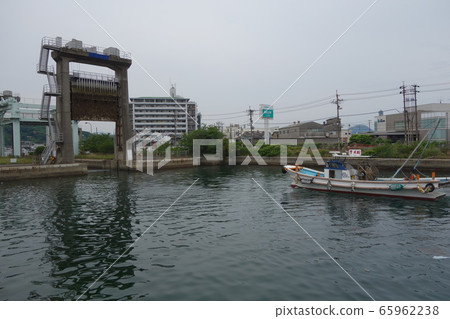 Passing through Shimonoseki fishing port lock (Panama style canal) -1 Passing through Shimonoseki fishing port lock (Panama style canal) -1 65962238