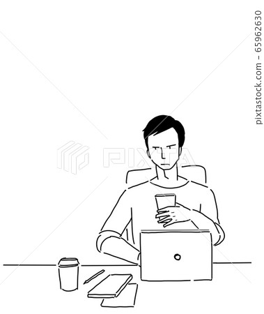 一件白色的襯衫，坐在白色背景上的桌子上，同時使用計算機（線圖）觸摸手機的年輕人 65962630