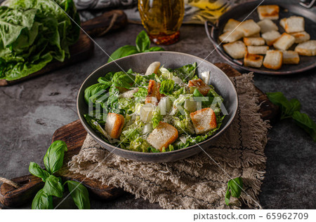 Delicious and simple ceasar salad Delicious and simple ceasar salad 65962709