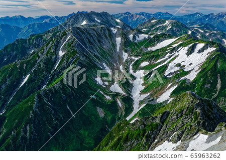 Kensawa-Tateyama mountain range and the mountain range of the Northern Alps seen from the climb of Kendake 65963262