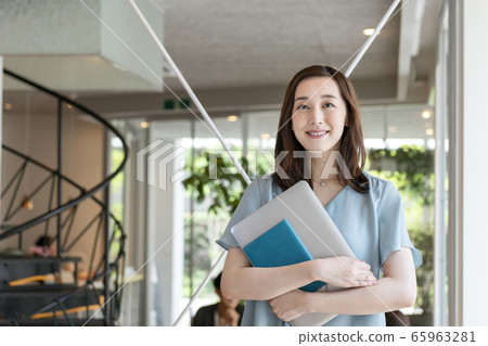 Business woman image Business woman image 65963281