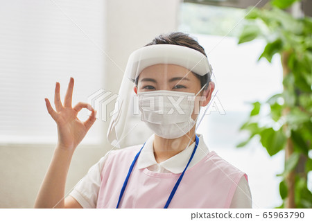青年婦女醫學防護面罩電暈對策預防感染 65963790