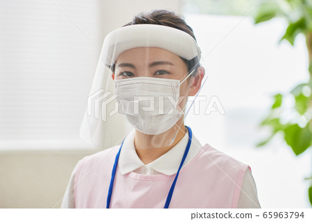 青年婦女醫學防護面罩電暈對策預防感染 65963794