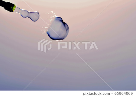 Bubble collapse 65964069