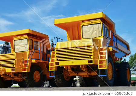 Heavy-duty trucks warehouse at autoworks.  65965365