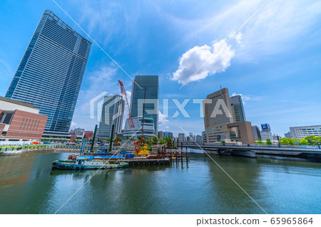 日本的橫濱城市景觀:更改櫻木町站(酒店,大廈大廈,橫濱市政府等) 日本的橫濱城市景觀:更改櫻木町站(酒店,大廈大廈,橫濱市政府等) 65965864