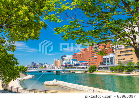 Katsuyama Park in early summer and downtown Kokura (Kitakyushu City, Fukuoka Prefecture) Katsuyama Park in early summer and downtown Kokura (Kitakyushu City, Fukuoka Prefecture) 65966097