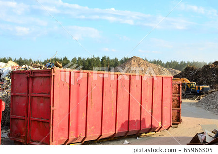 Skip for dumping renovation waste. Skip for dumping renovation waste. 65966305