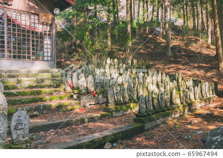 Shiojiri City, Niizo Jizo at Naraijuku Shiojiri City, Niizo Jizo at Naraijuku 65967494