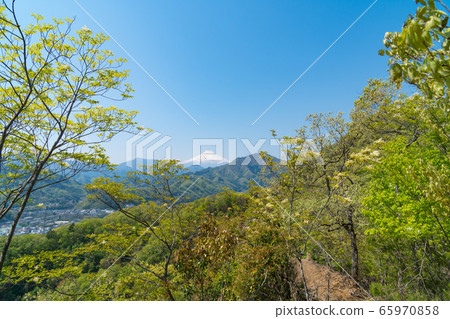 Mt. Fuji seen from Mt. Iwano (Otsuki City) Mt. Fuji seen from Mt. Iwano (Otsuki City) 65970858