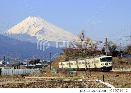 Limited express Odoriko: Series 185 train (on the Sunzu Line) Limited express Odoriko: Series 185 train (on the Sunzu Line) 65971642