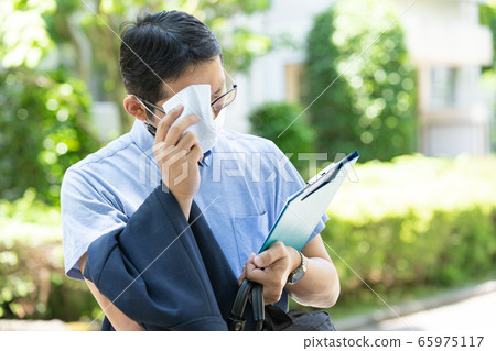 Male Middle Mask Researcher 65975117