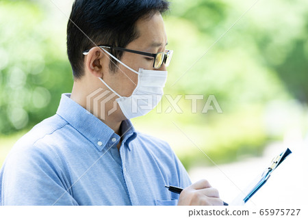 Male Middle Mask Researcher Male Middle Mask Researcher 65975727