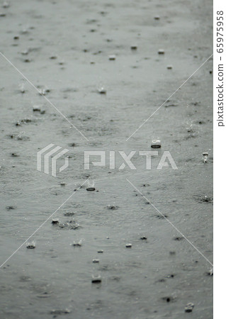 [Guerrilla thunderstorm] 65975958