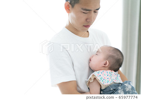 Baby sleeping on father's chest Baby sleeping on father's chest 65977774