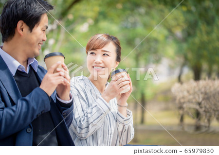Asian couple drinking coffee together Asian couple drinking coffee together 65979830