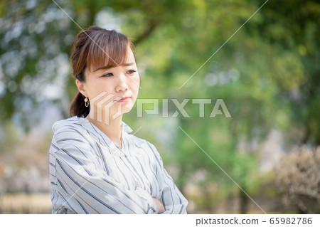 Casual business employee Casual business employee 65982786