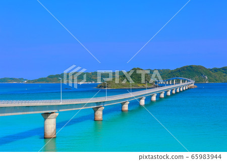 [山口縣]晴朗天氣下的綱島大橋 65983944