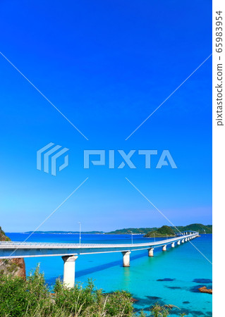 [山口縣]晴朗天氣下的綱島大橋 65983954