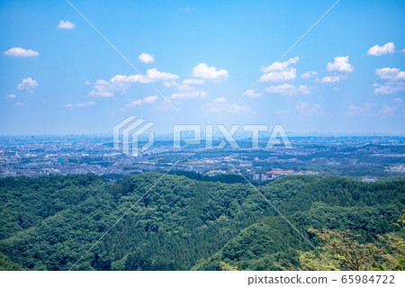 Takaoyama mountain trail in the early summer Inariyama course Azumaya A view from the area towards central Tokyo Takaoyama mountain trail in the early summer Inariyama course Azumaya A view from the area towards central Tokyo 65984722