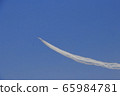Blue impulse flies through the city center 65984781