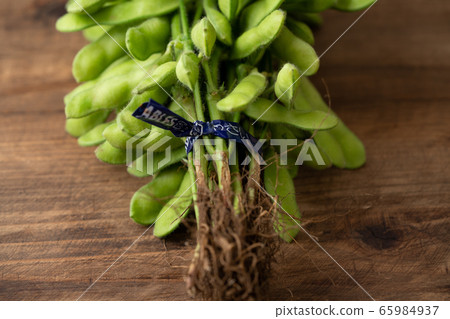 Raw edamame 65984937