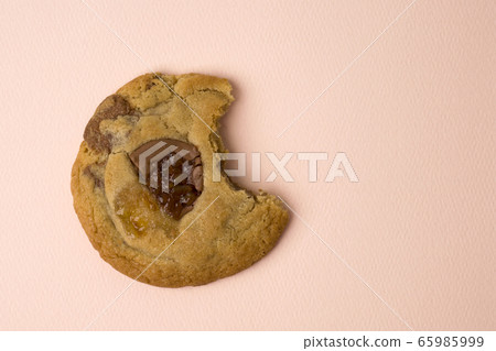 Delicious chocolate chip cookies Delicious chocolate chip cookies 65985999