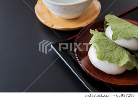 Kashiwa mochi 65987296