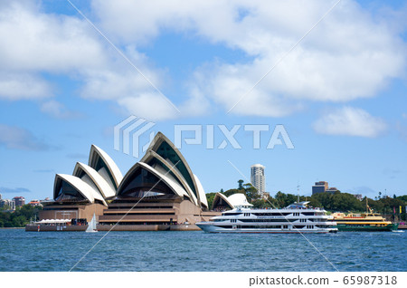Opera house and ship 65987318