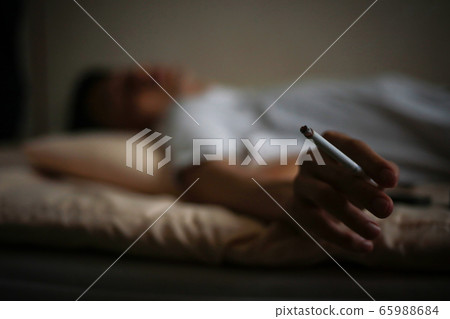 睡覺的香煙的形象 睡覺的香煙的形象 65988684