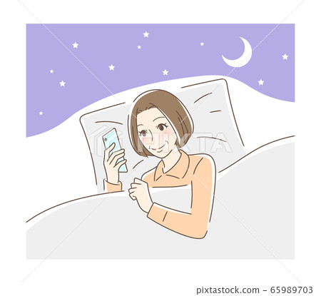 看在蒲團的一名微笑的婦女智能手機 看在蒲團的一名微笑的婦女智能手機 65989703