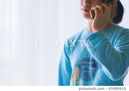 Oversleeping temporary illness, late call, morning wakeup, life rhythm, lifestyle, smartphone, illness, cold Oversleeping temporary illness, late call, morning wakeup, life rhythm, lifestyle, smartphone, illness, cold 65989918