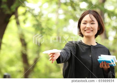Woman giving out tissue Woman giving out tissue 65989934