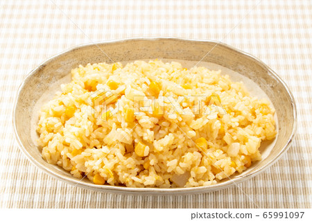 Corn fried rice. 65991097