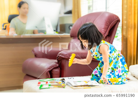 Home schooling reading 65991190