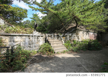 Twenty-four centimeter-long farming gun turret of Okunoshima Northern Battery, Takehara City, Hiroshima Prefecture 65991771