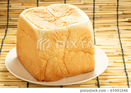 Bread (square bread). 65991846