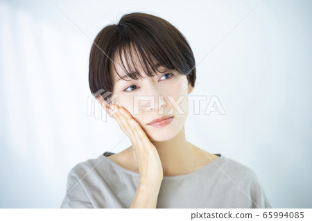 30多歲的美女形象女性 65994085