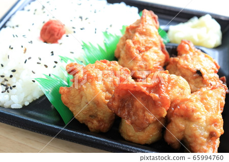Fried lunch from delicious chicken Fried lunch from delicious chicken 65994760